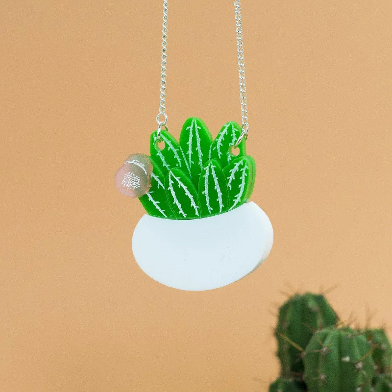 Ladies Rings with Emerald-Flowering Cactus Necklace